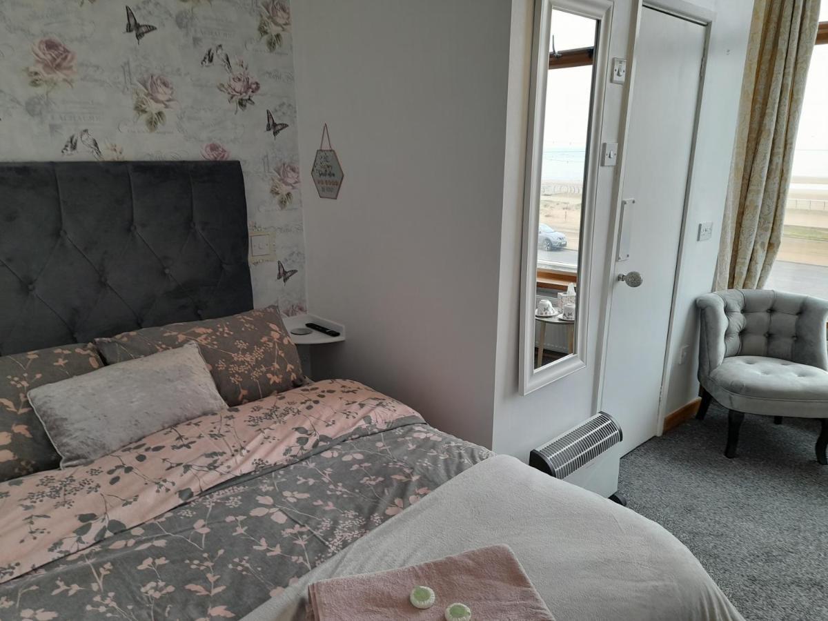 The Fame Bed & Breakfast Blackpool Exterior photo