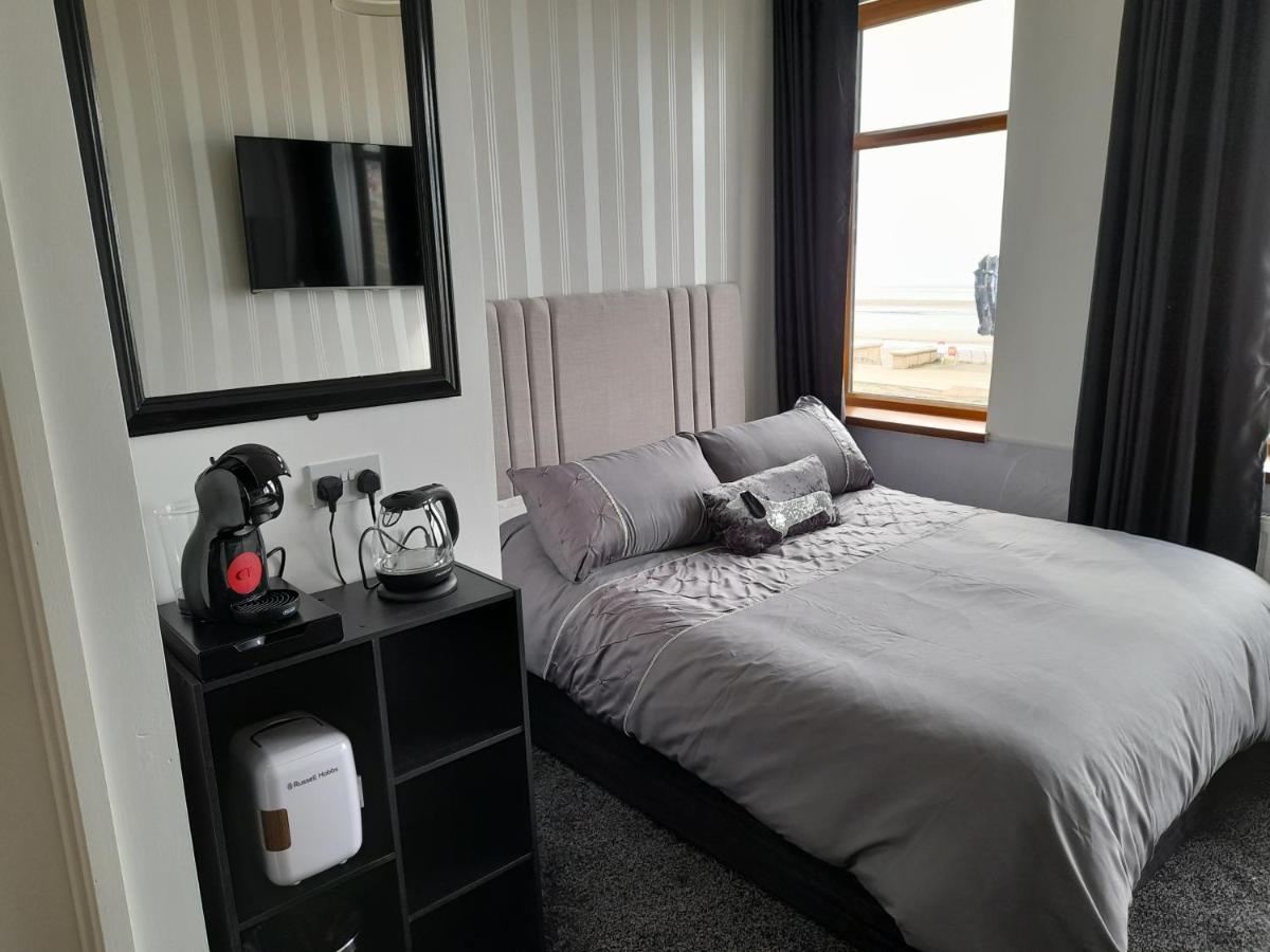 The Fame Bed & Breakfast Blackpool Exterior photo