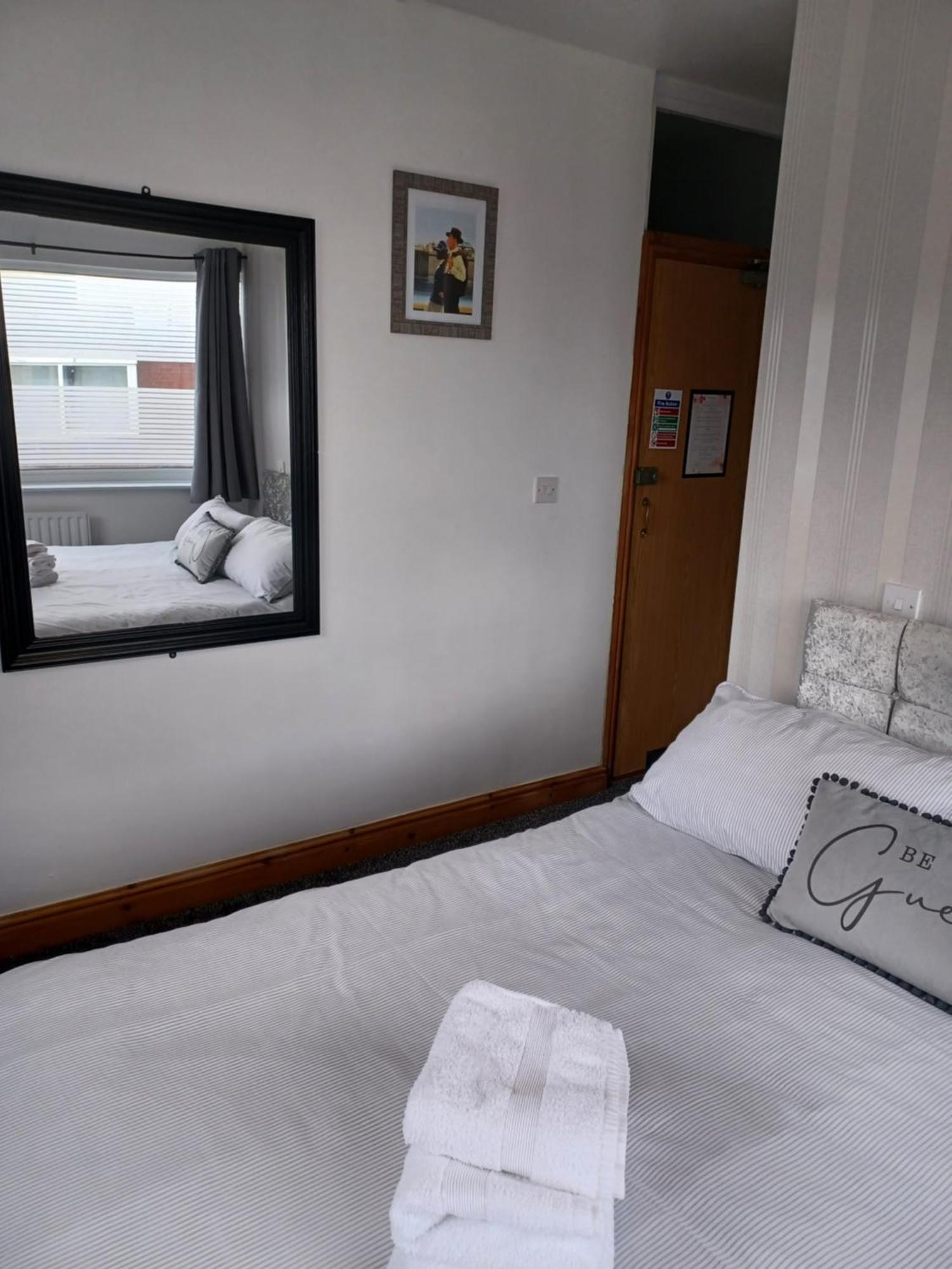The Fame Bed & Breakfast Blackpool Exterior photo